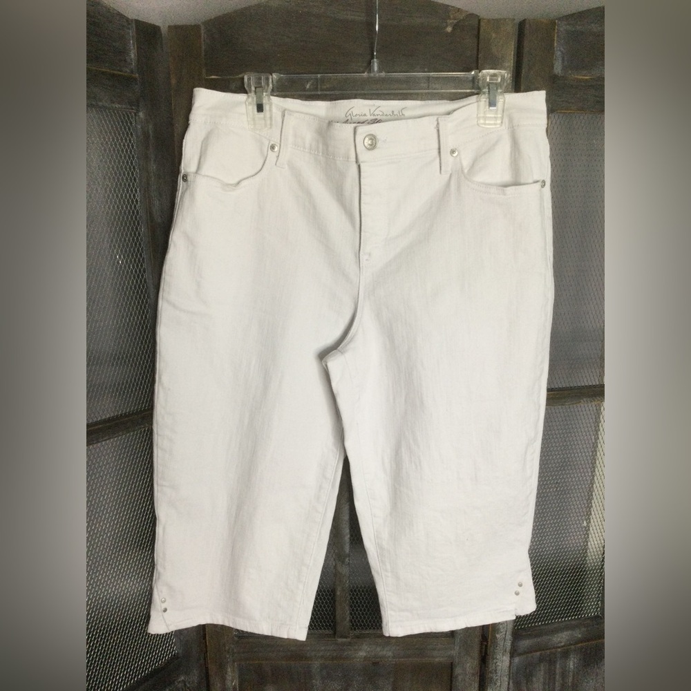 Gloria Vanderbilt White Denim Capris